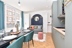 Interior - Charming and cosy colored appartement next to the Eiffel Tower (Paris)