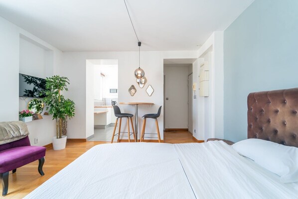 Desk, iron/ironing board, free WiFi, bed sheets