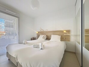 1 habitación, tabla de planchar con plancha y wifi