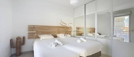 Desk, iron/ironing board, WiFi