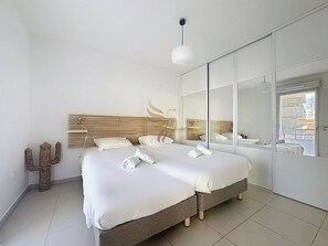 1 bedroom, iron/ironing board, WiFi - T2 Evasion Azur-4p 150m from t/sea, terrace, park. (Fréjus)