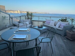 Unclassified image, 5 of 31, button