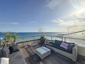 Unclassified image, 3 of 31, button