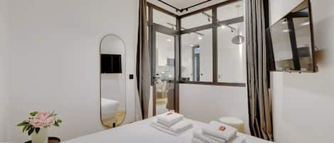 2 habitaciones, tabla de planchar con plancha, wifi y ropa de cama