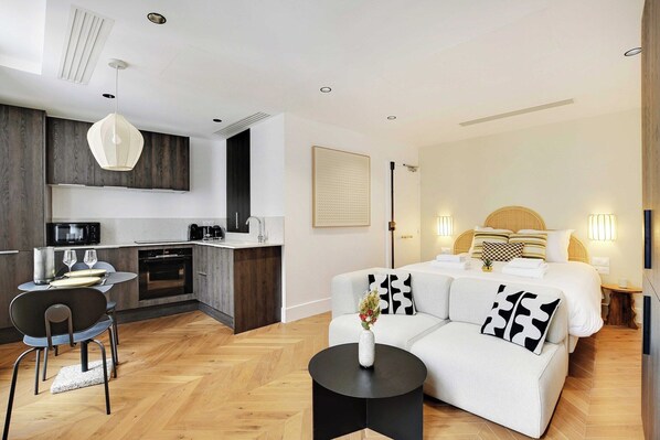 1 bedroom, iron/ironing board, internet, bed sheets