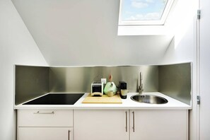 Fridge, microwave, stovetop, coffee/tea maker