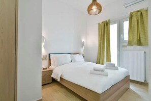 2 bedrooms, iron/ironing board, WiFi, bed sheets - the Ultimate Gem

 (Athina)