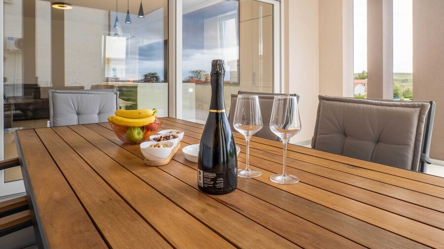 Spacious Povljana Apartment With Sea View and Terrace