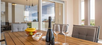 Spacious Povljana Apartment With Sea View and Terrace