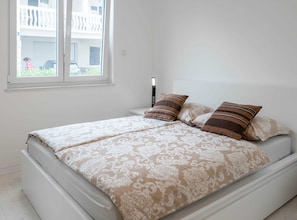 Apartment (Three Bedroom Apartment with Sea View)