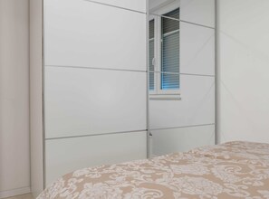 Apartment (Three Bedroom Apartment with Sea View) | 3 bedrooms, free WiFi