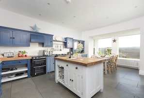 Fridge, microwave, oven, dishwasher - Henscath House's characterful and spacious design perfectly caters for family and friends (Helston)