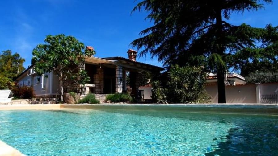 Seafront Dreamy Holiday Home Spina With Pool