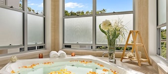 Balmoral House Retreat Pool & Spa