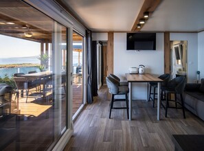 Ferienhaus (Two Bedroom Mobile Home with HotTub) | Eigene Küche