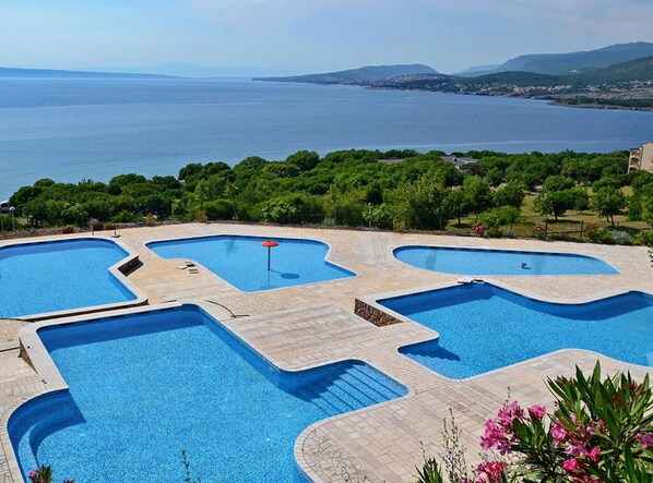 Talo (Two Bedroom Mobile Home with HotTub) | Ulkouima-allas