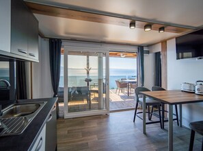 Ferienhaus (Two Bedroom Mobile Home with HotTub) | Eigene Küche