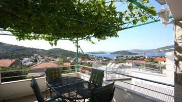 House (Holiday House) | Terrace/patio