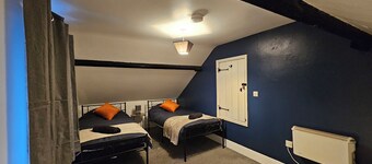 2 BEDROOM FLAT IN GLOUCESTER