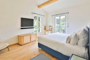 4 Schlafzimmer, Schreibtisch, Bügeleisen/Bügelbrett, Reisekinderbett