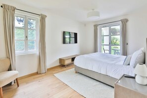 4 Schlafzimmer, Bügeleisen/Bügelbrett, Internetzugang, Bettwäsche