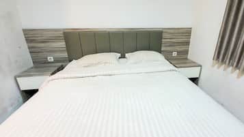 Quarto casal luxo | Escrivaninha, Wi-Fi de cortesia, roupa de cama