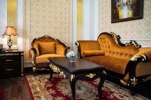 Suite Balcony (305, 405) | In-room safe, individually decorated, individually furnished, free WiFi