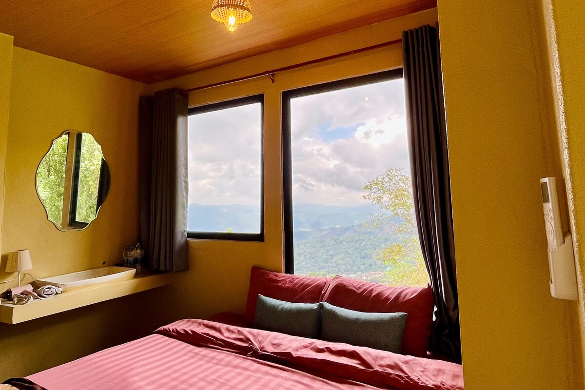 No.3 | Soundproofing, WiFi (free), bed sheets