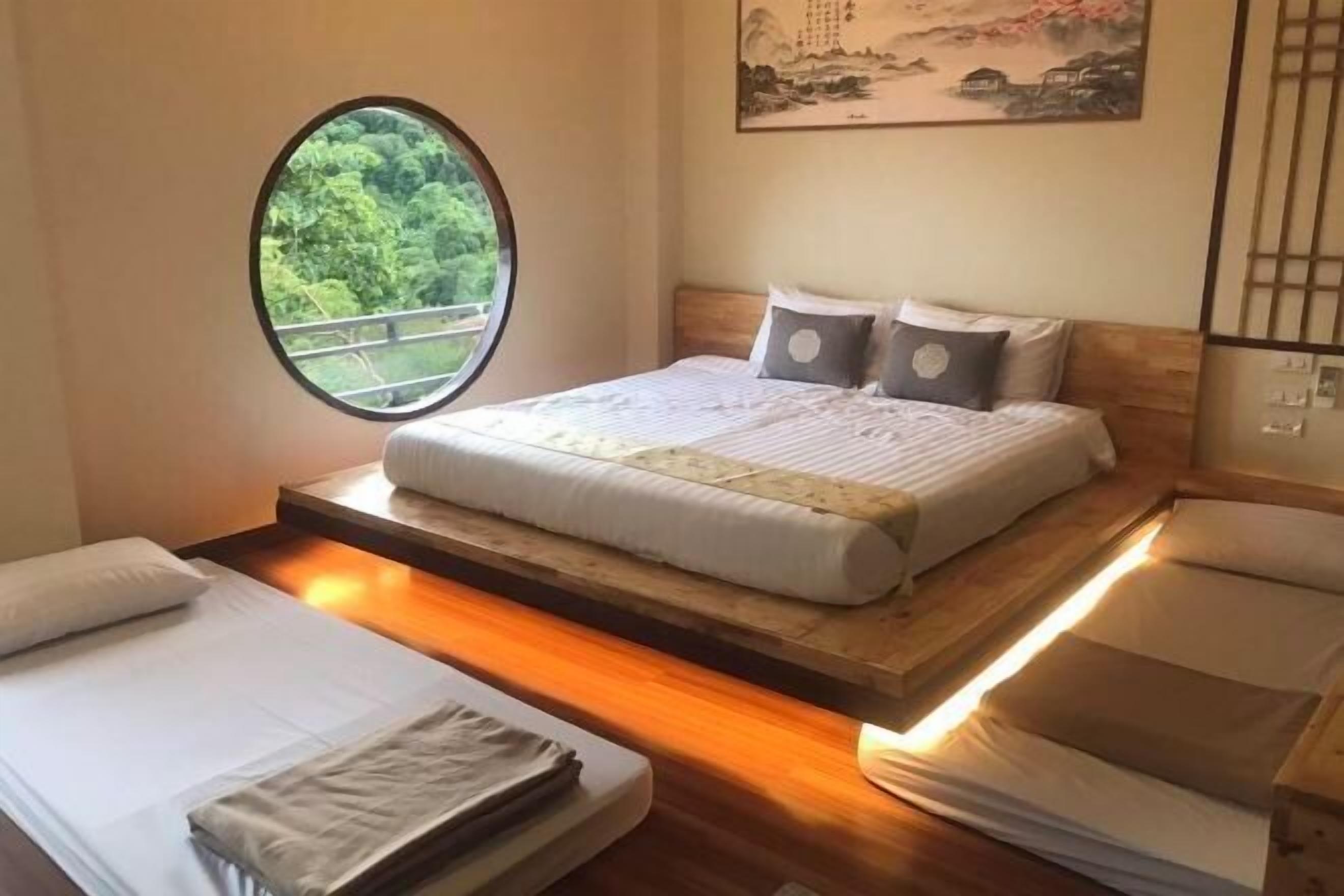 Soundproofing, free WiFi