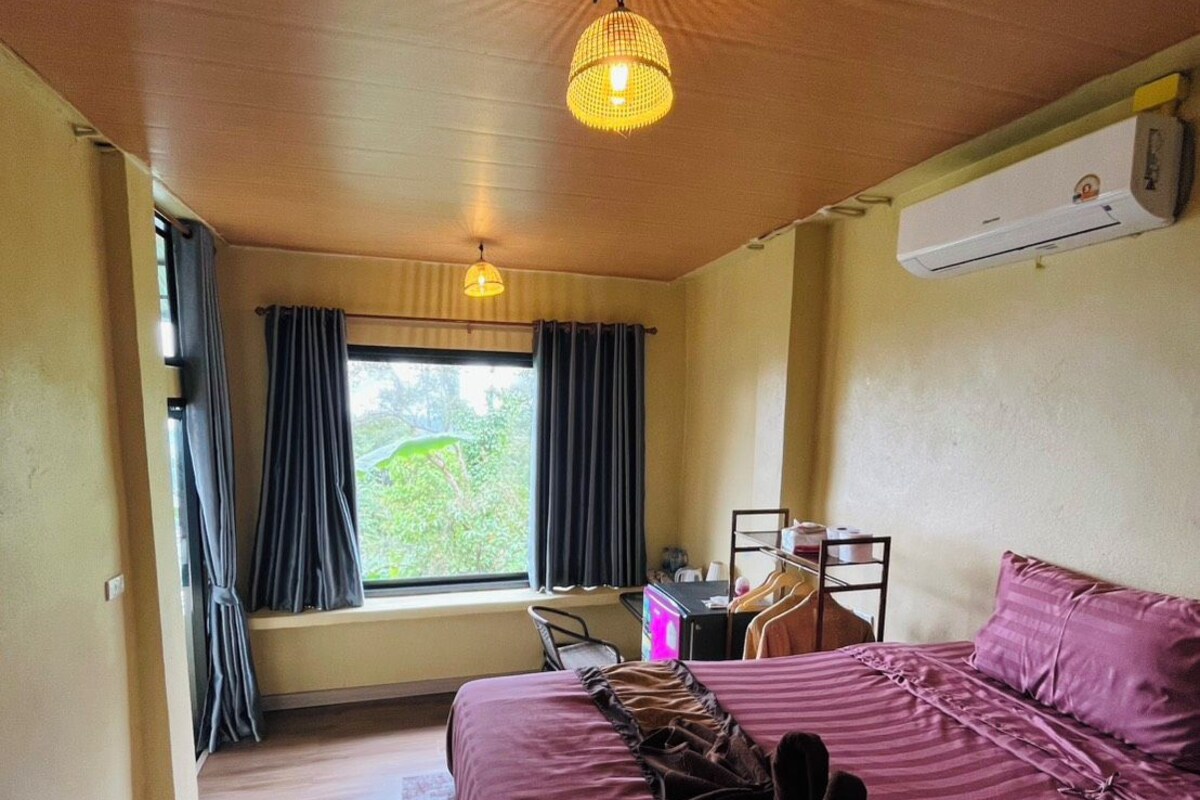 No.5 | Soundproofing, WiFi (free), bed sheets