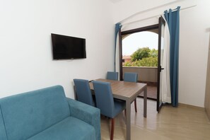 32-inch flat-screen TV with cable channels, TV