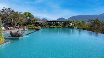 Kolam renang outdoor