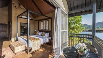 Premium bedding, desk, free WiFi, bed sheets