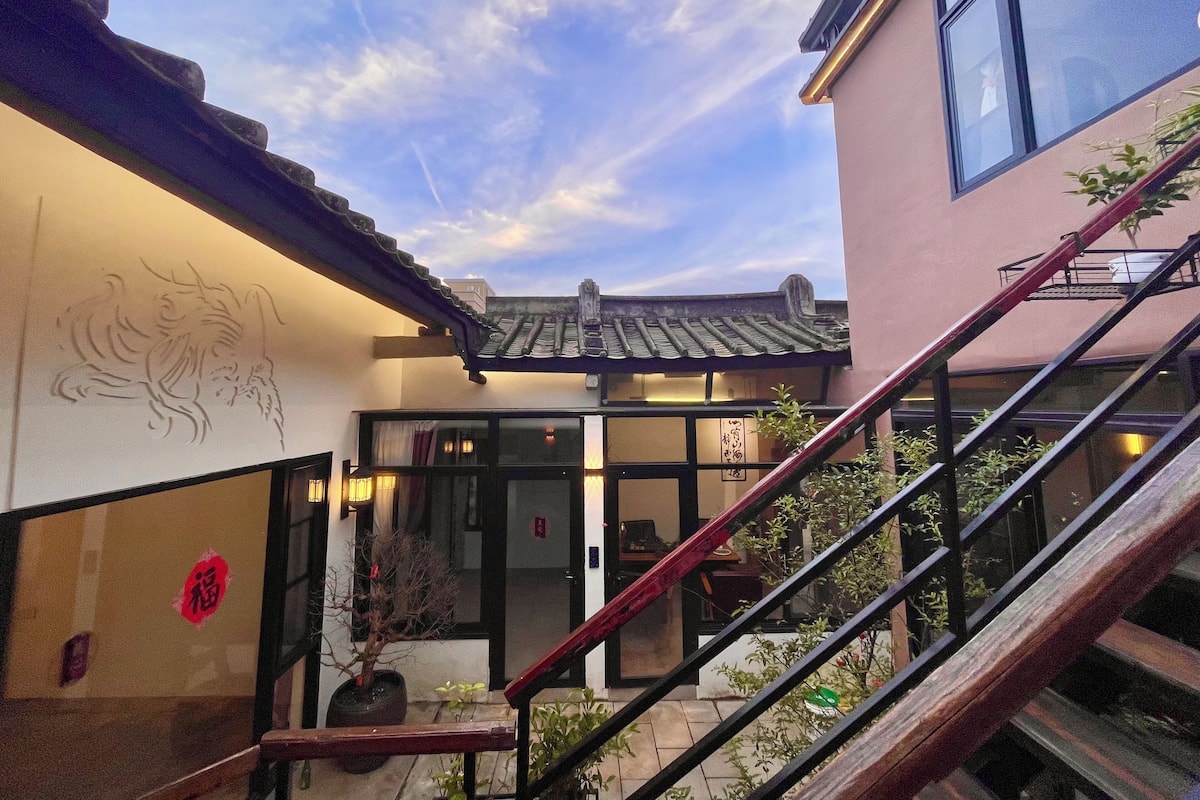 5 bedrooms, laptop workspace, free WiFi