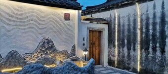 Serenity Courtyard Hotel