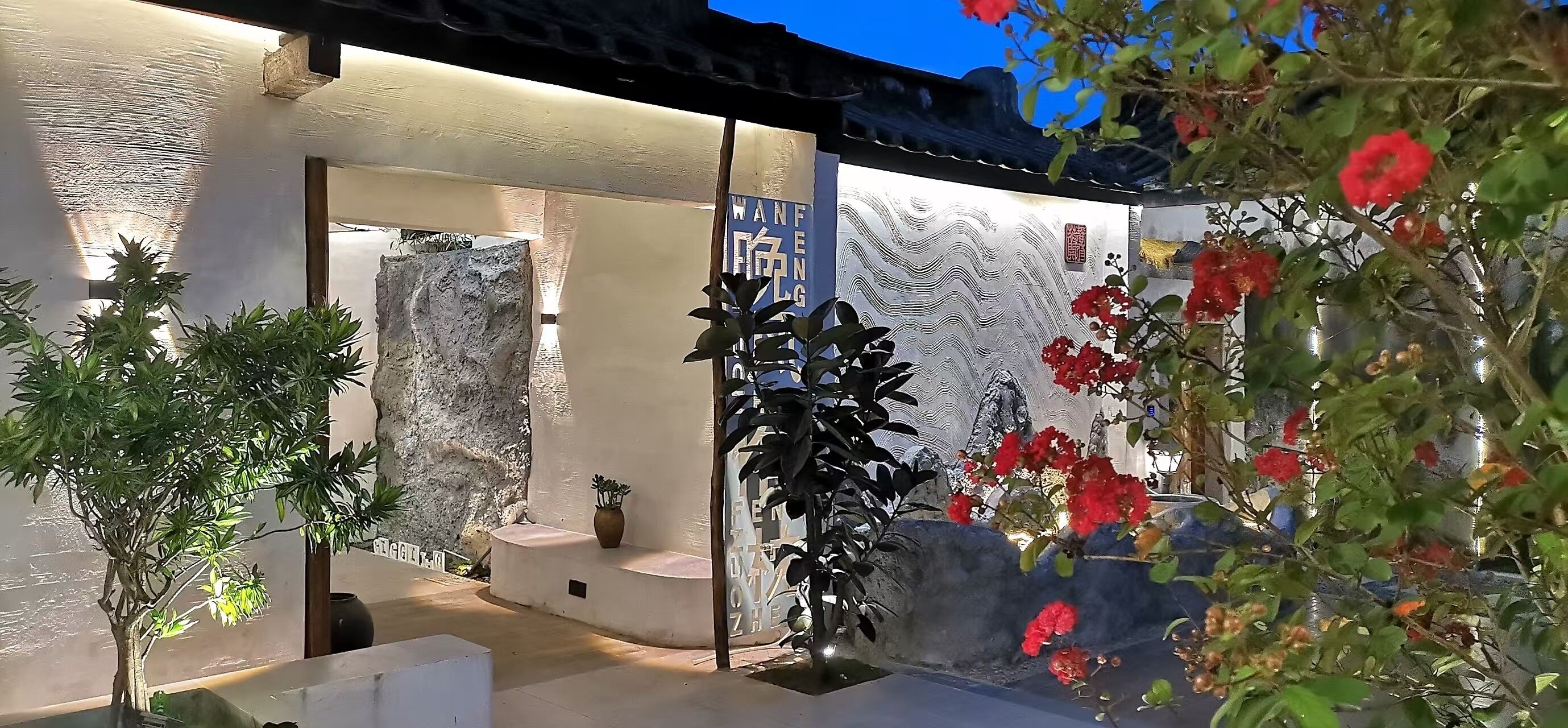 Superior Cottage, 5 Bedrooms, Courtyard View | Living area