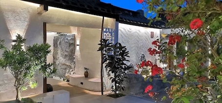 晚风作枕四合院-五房八床 | 起居区. 静待花开民宿茶舍