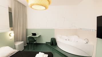 Una camera d'albergo moderna con un letto, una scrivania, un computer portatile, una sedia, un divano, una vasca da bagno e un'ampia finestra.