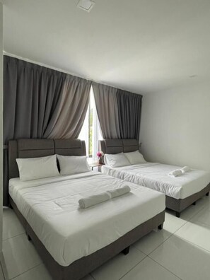 A hotel room with two beds, grey curtains, white bedding, and a tiled floor. - TDOZE Hotel (Brinchang)
