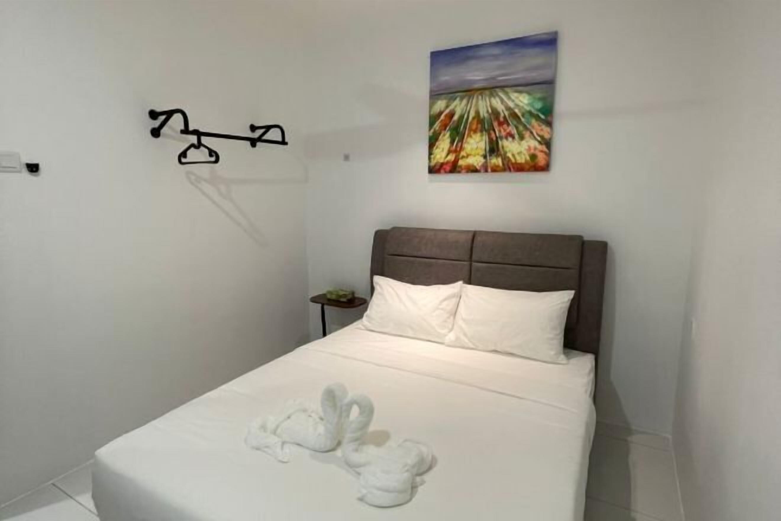 Iron/ironing board, free WiFi, bed sheets