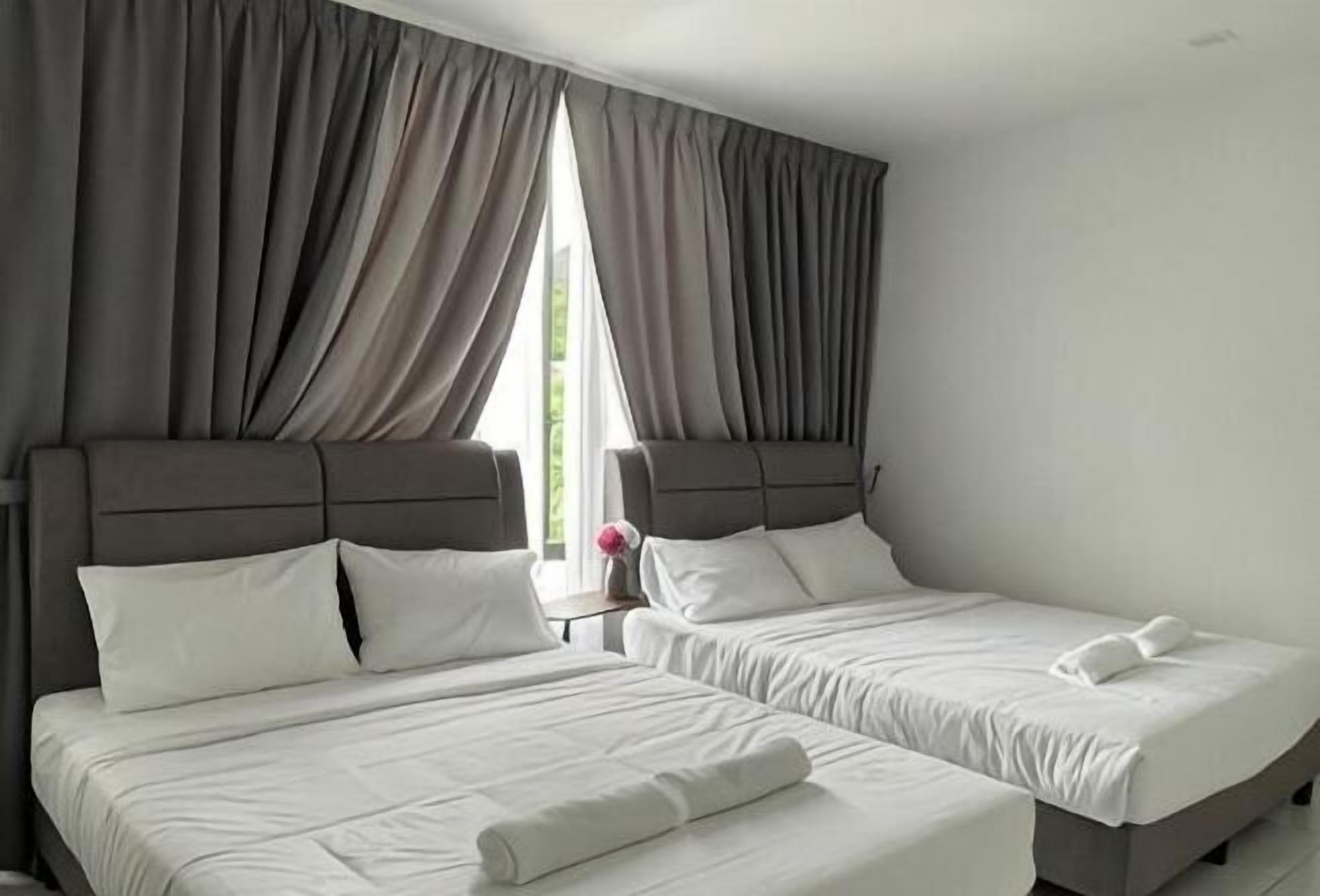 Tabla de planchar con plancha, wifi gratis y ropa de cama 