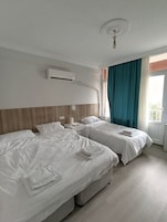 Family Room, Multiple Bedrooms, Balcony, City View | WiFi (free)