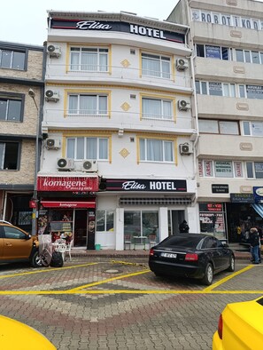 A hotel with a sign reading "Elisa HOTEL" and a storefront named "komagene" below it. - Elisa Hotel Gelibolu (Gallipoli)