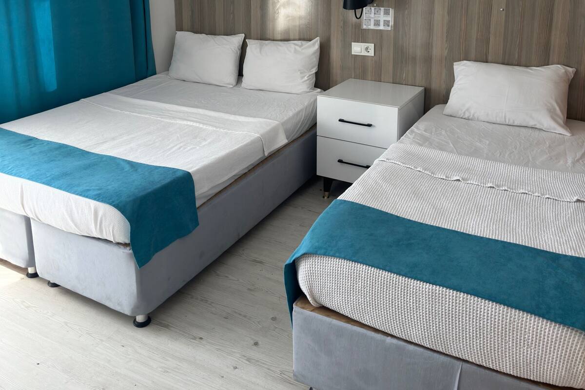 Comfort Double Room, Multiple Beds, Non Smoking, Sea View | Laptop workspace, WiFi (free), bed sheets