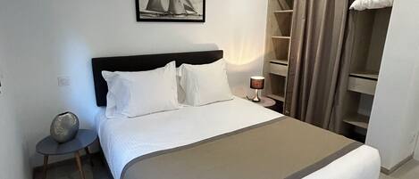 1 chambre, fer et planche à repasser, Wi-Fi gratuit, draps fournis