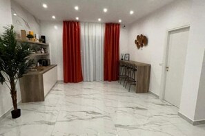 Interior - Savior DeLuxe Rooms - Quadruple Deluxe Room (Napoli)