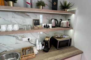 Interior - Savior DeLuxe Rooms - Quadruple Deluxe Room (Napoli)