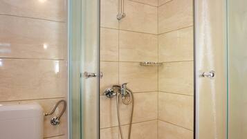 Apartment (One Bedroom Apartment with Balcony) | Bathroom | Shower, towels