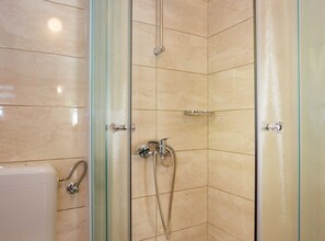 Apartment (One Bedroom Apartment with Balcony) | Bathroom