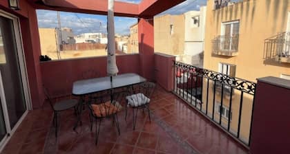 Exclusiva casa independiente para grupos en el corazón de Alicante